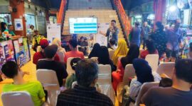Pemimpin Cabang BRI KC Tanjung Duren Tri Ichsan Nur sedang menyampaikan Sosialisasi kepada padagang Pasar Tomang Barat atau Pasar Kopro